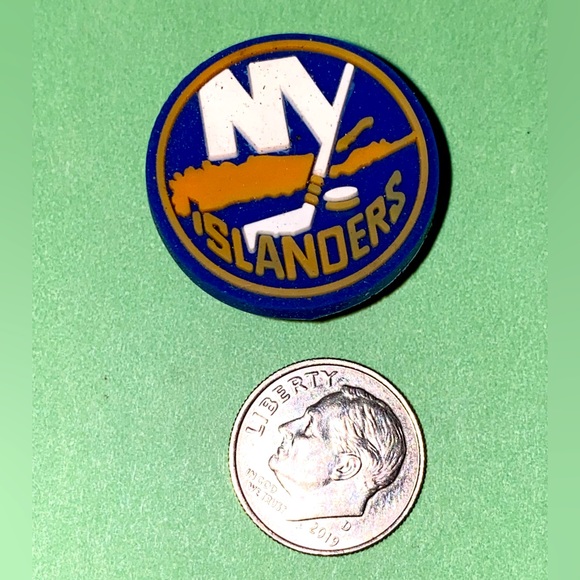 (10 for $15) N.Y New York Islanders Hockey 🏒 Crocs Shoe Charms - Picture 1 of 1